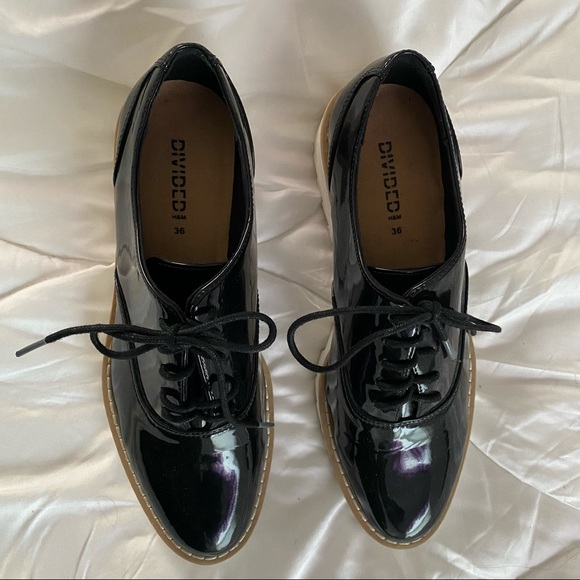 Divided Shiny Black Patent Leather PVC Platform Loafer - Picture 3 of 8